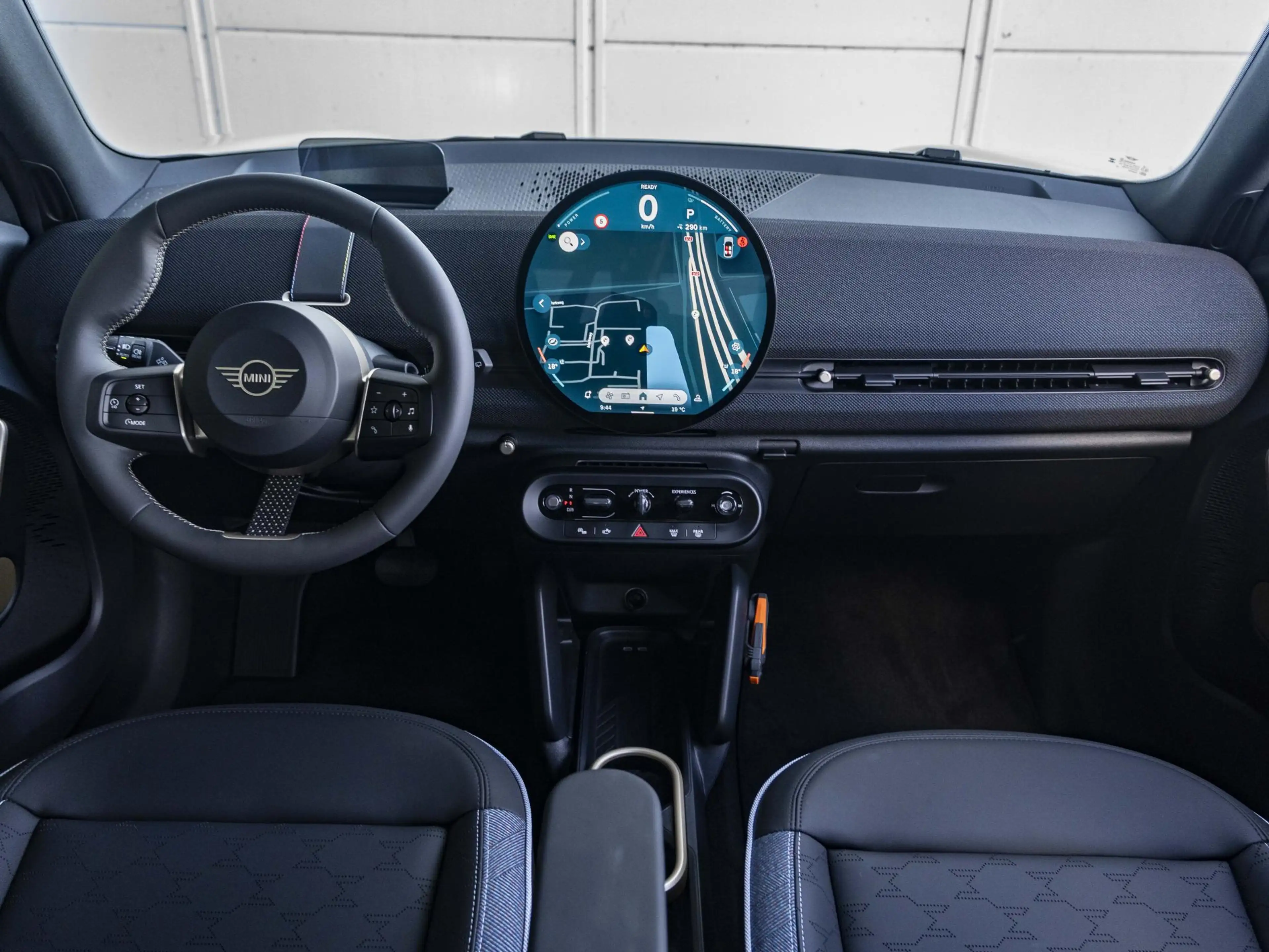 MINI Aceman SE Classic + XS-pakket + Stuur en stoelverwarming — photo 3
