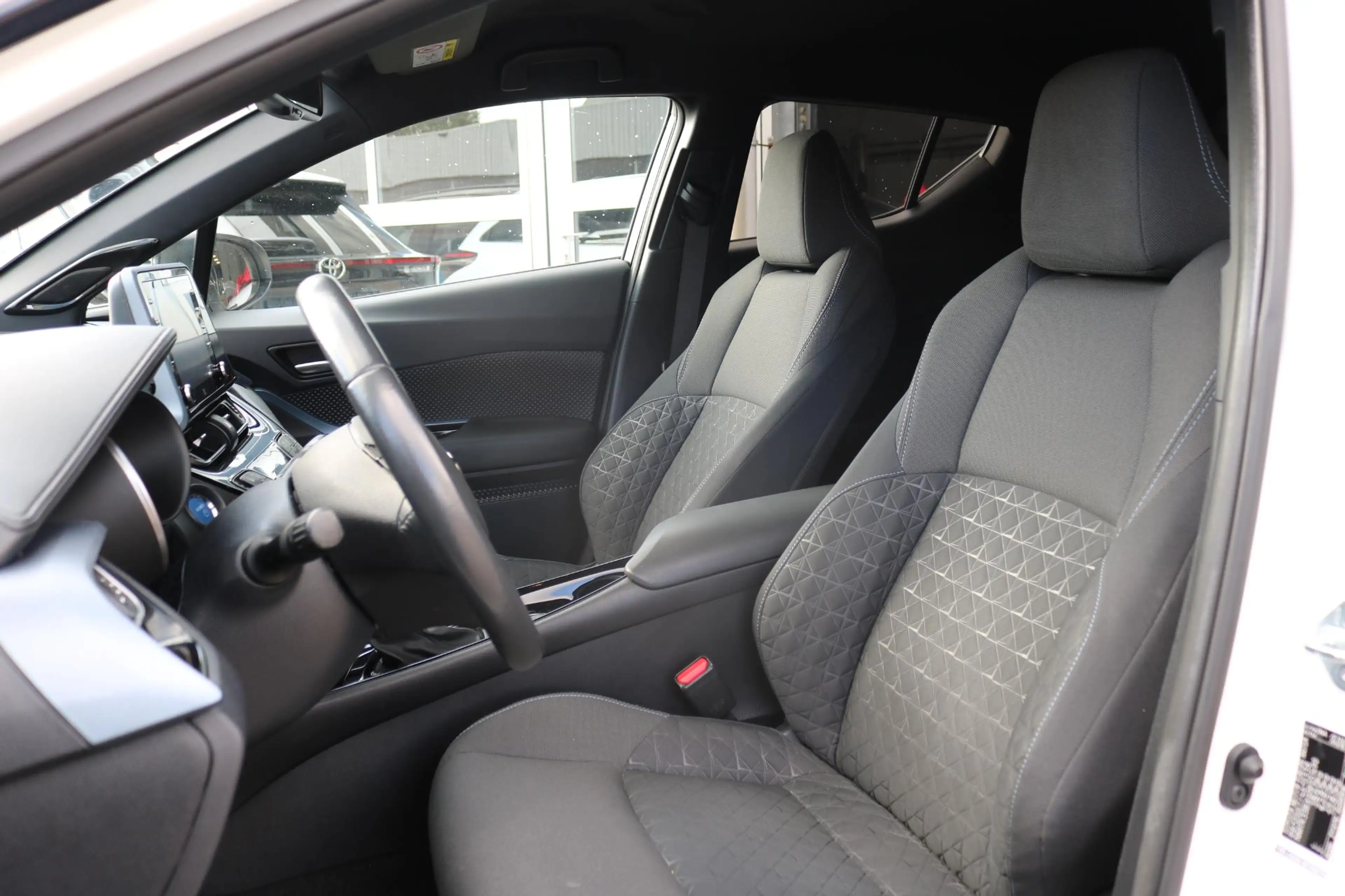 Toyota C-HR 1.8 Hybrid First Edition Parkeersensoren voor,- en — photo 4