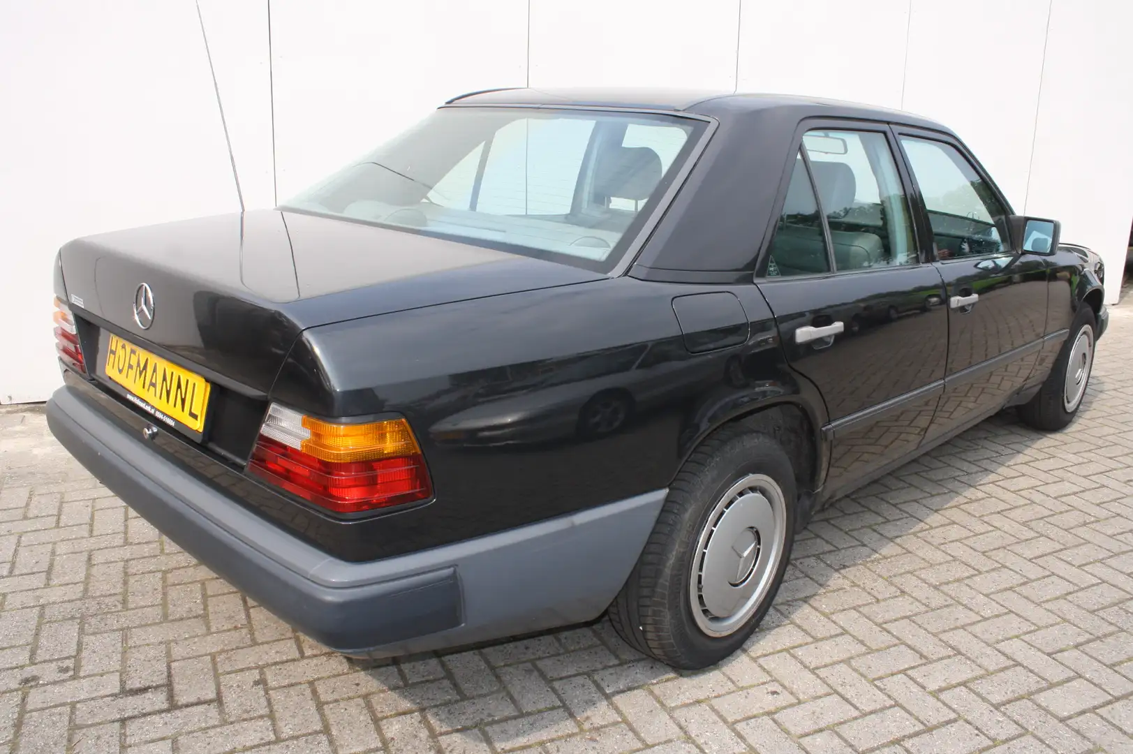 Mercedes-Benz 200 230E Negru - 2