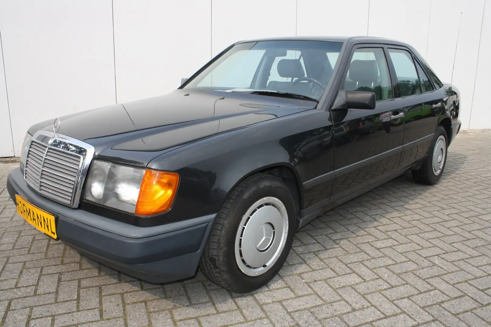 Mercedes-Benz 200 230E Negru - 1