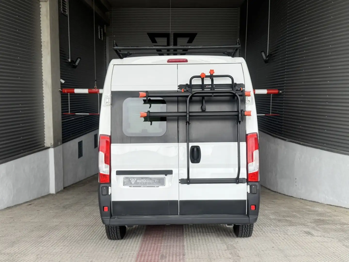 Peugeot Boxer Furgón 2.2HDI 333 L2H2 110 Blanco - 2