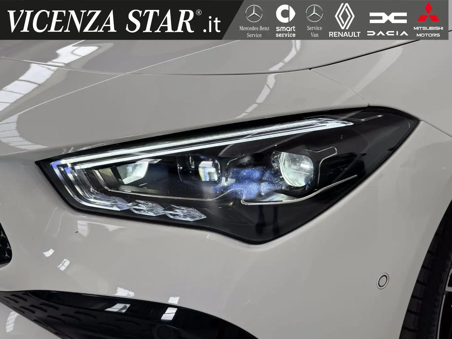 Mercedes-Benz CLA 200 d S.B. AMG PREMIUM Blanc - 2