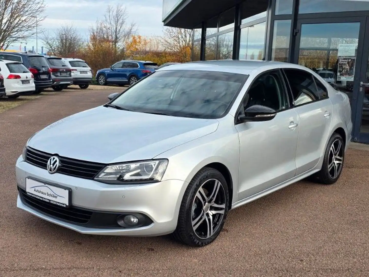 Volkswagen Jetta VI Match *NAVI*Bi-Xenon*PDC*Freisprech*DSG Argent - 1
