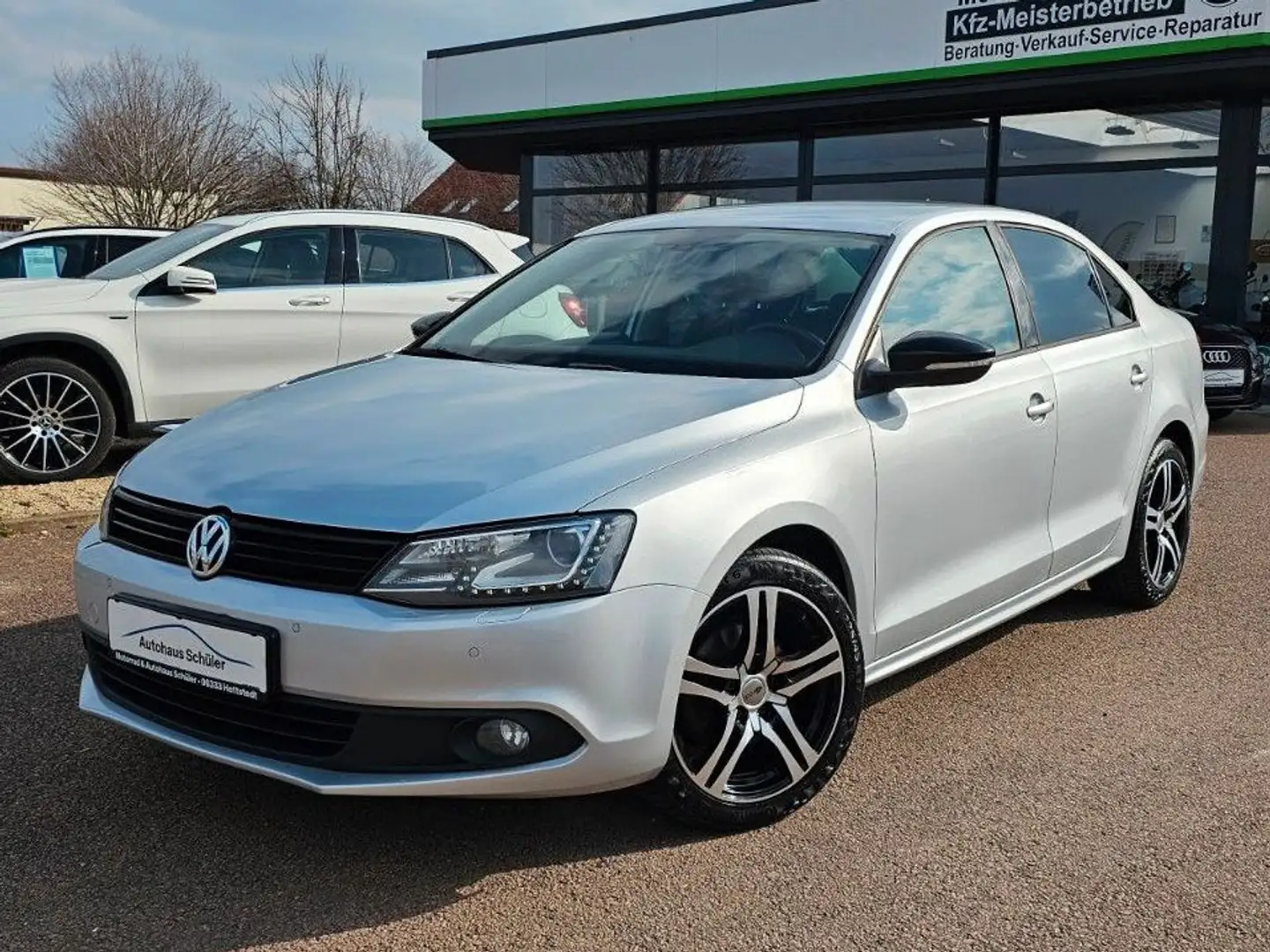 Volkswagen Jetta VI Match *NAVI*Bi-Xenon*PDC*Freisprech*DSG Silber - 1