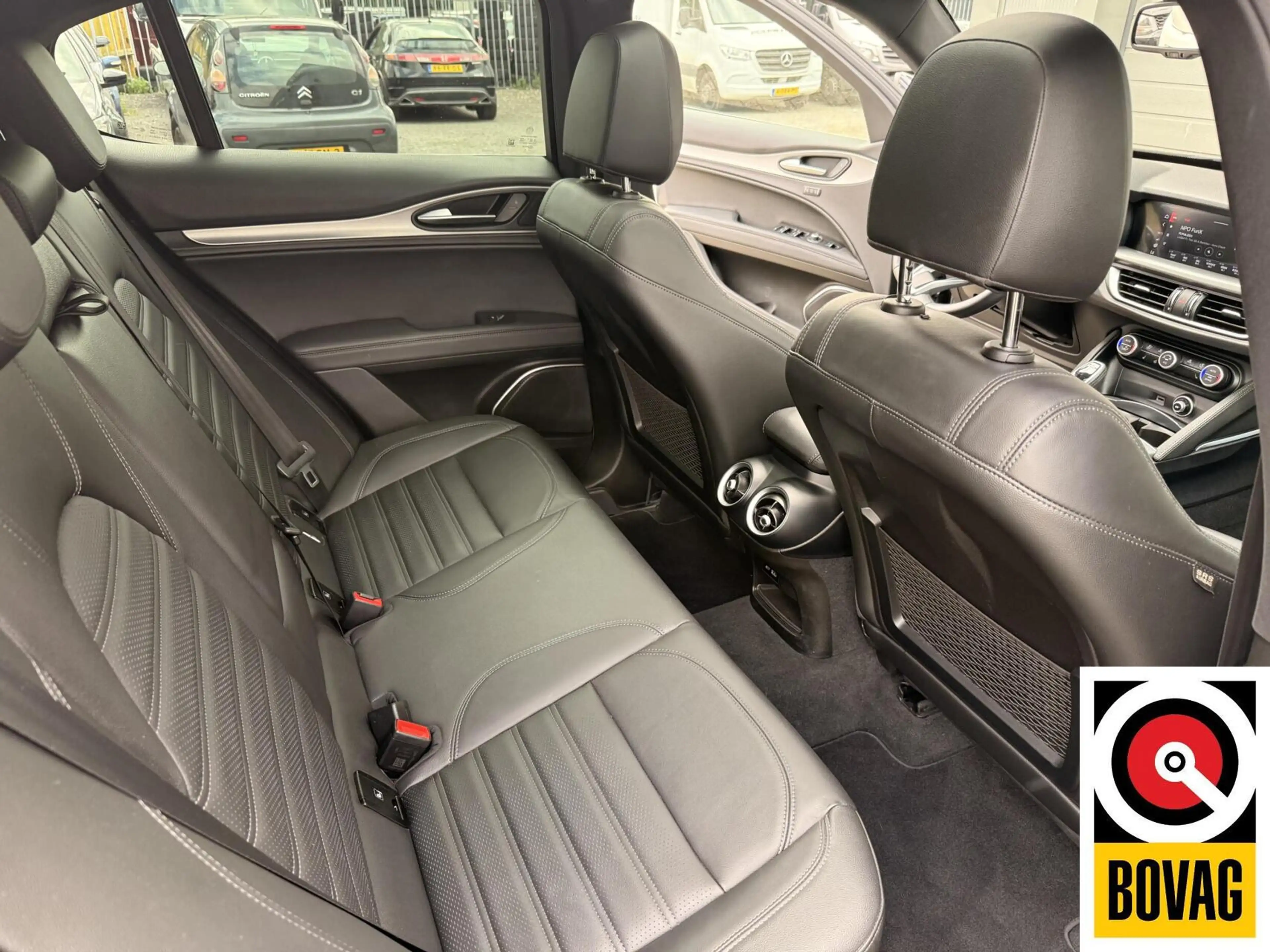 Alfa Romeo Stelvio 2.2 JTD AWD Veloce — photo 9