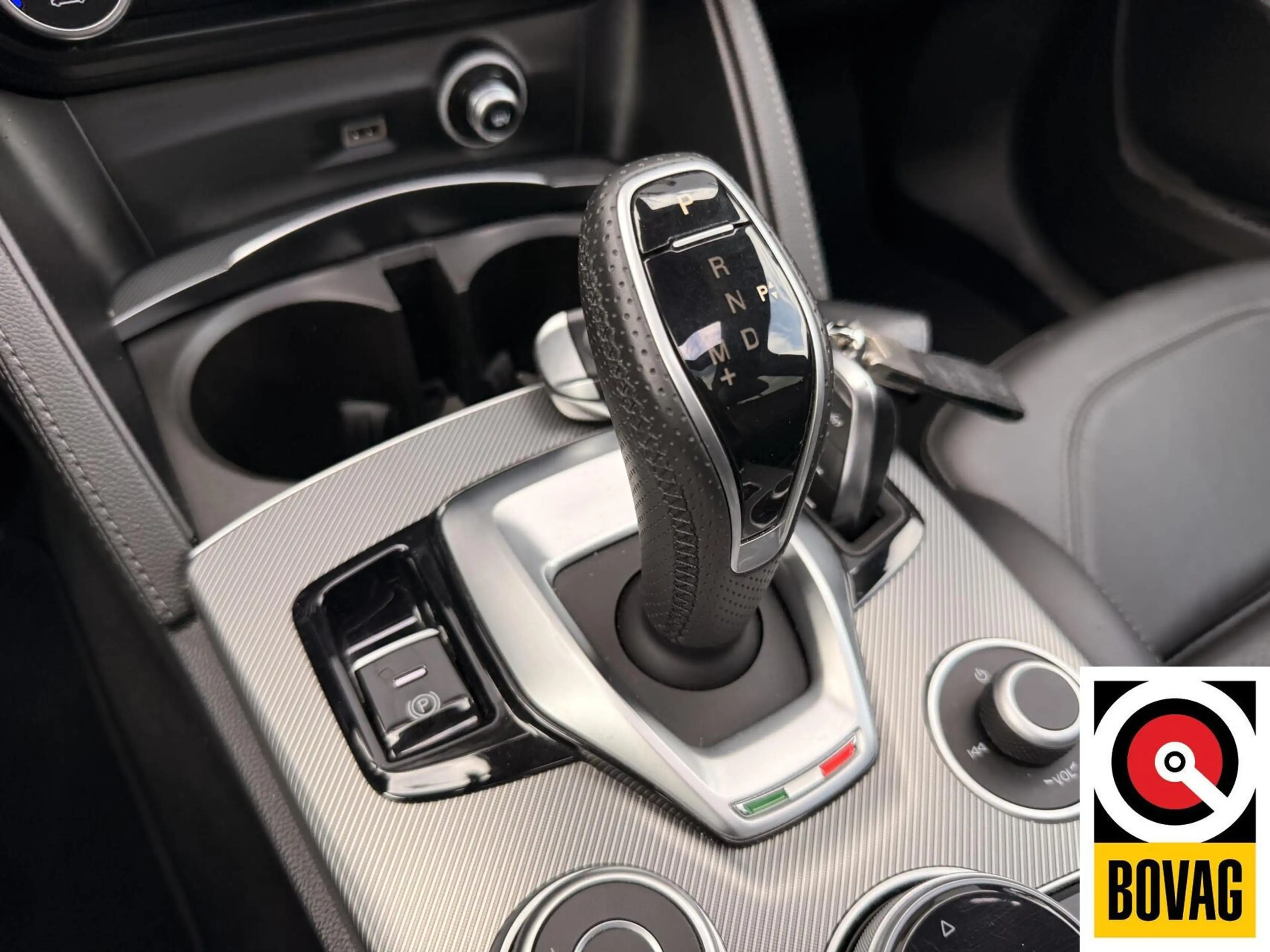 Alfa Romeo Stelvio 2.2 JTD AWD Veloce — photo 19