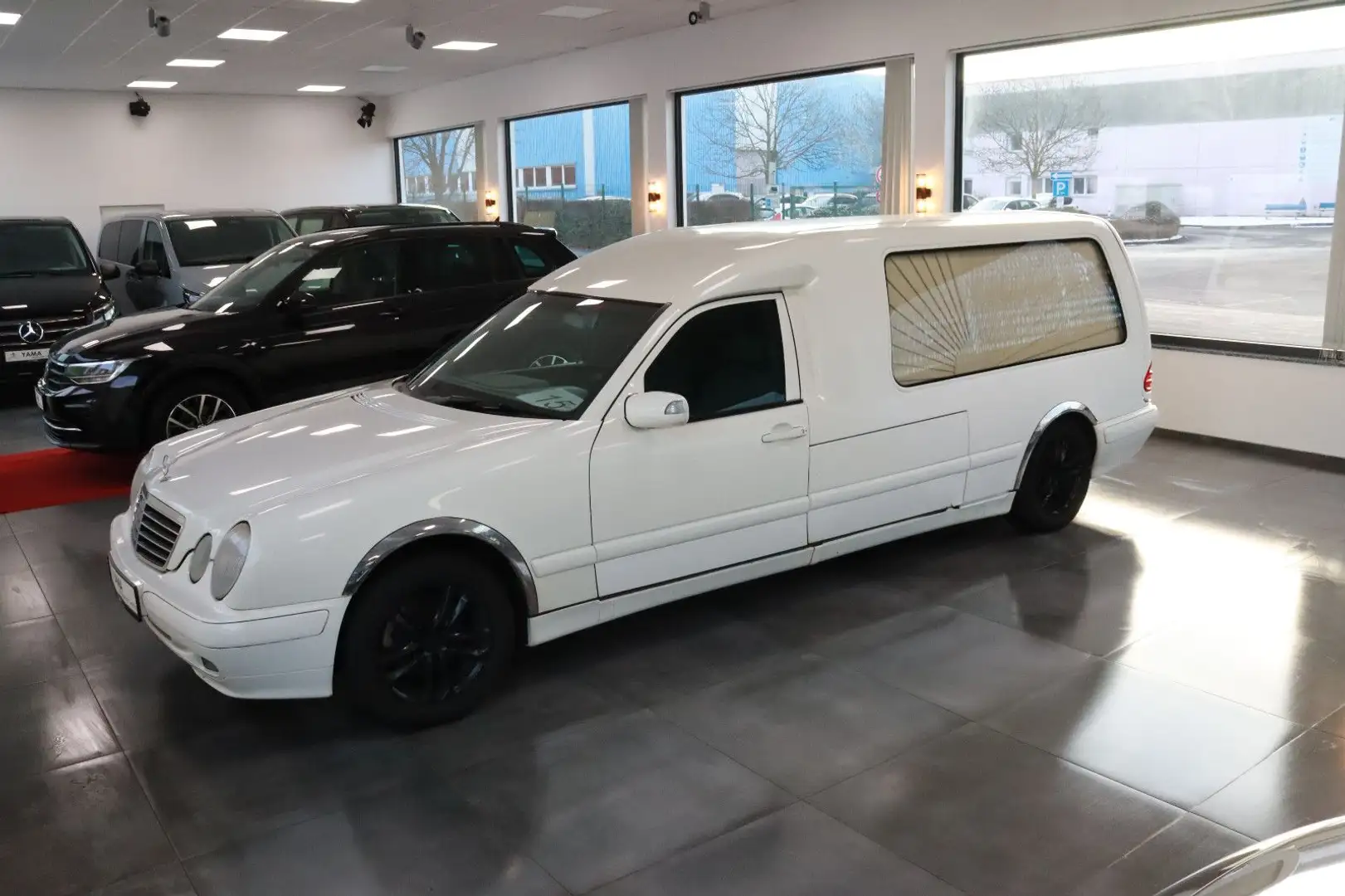 Mercedes-Benz E 220 CDI Debesta Bestattungswagen/Leichenwagen Weiß - 1