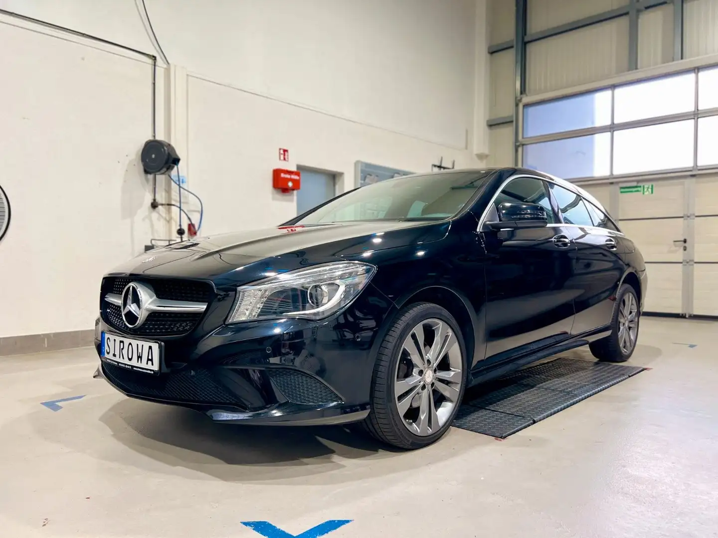 Mercedes-Benz CLA 200 CLA -Klasse Shooting Brake CLA 200 Schwarz - 1