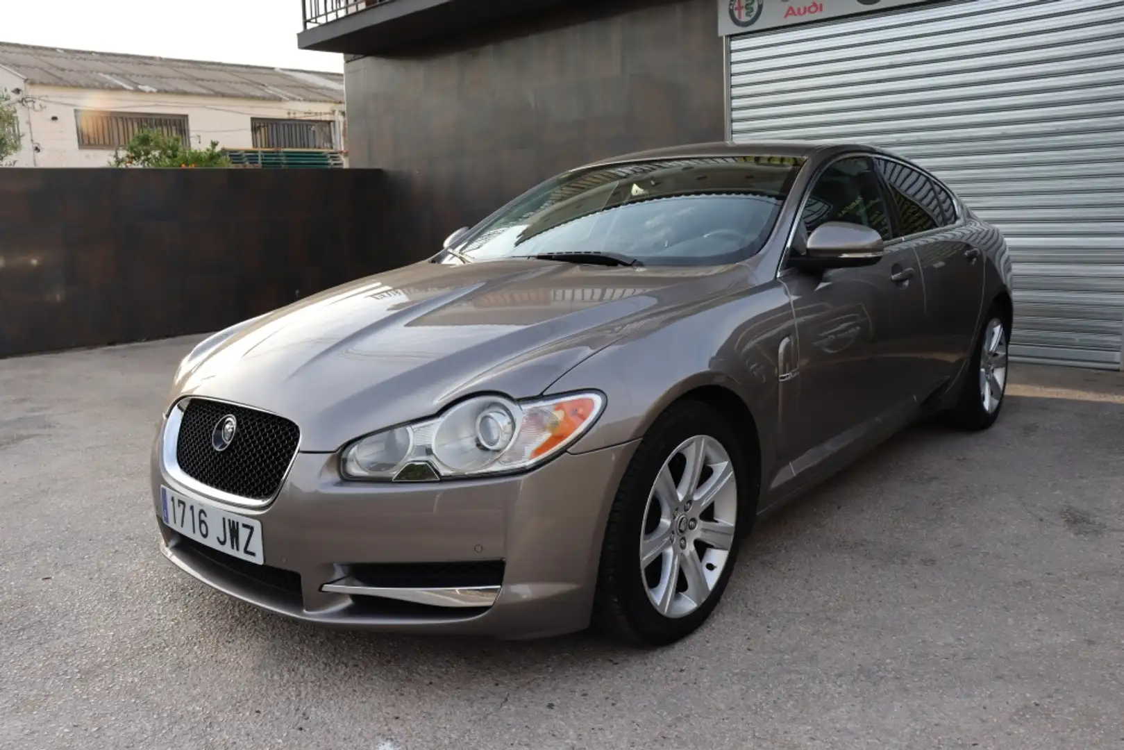 Jaguar XF 3.0 V6 Diesel Luxury Aut. Beige - 1