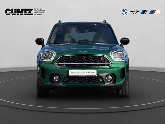 Mini Countryman view 2