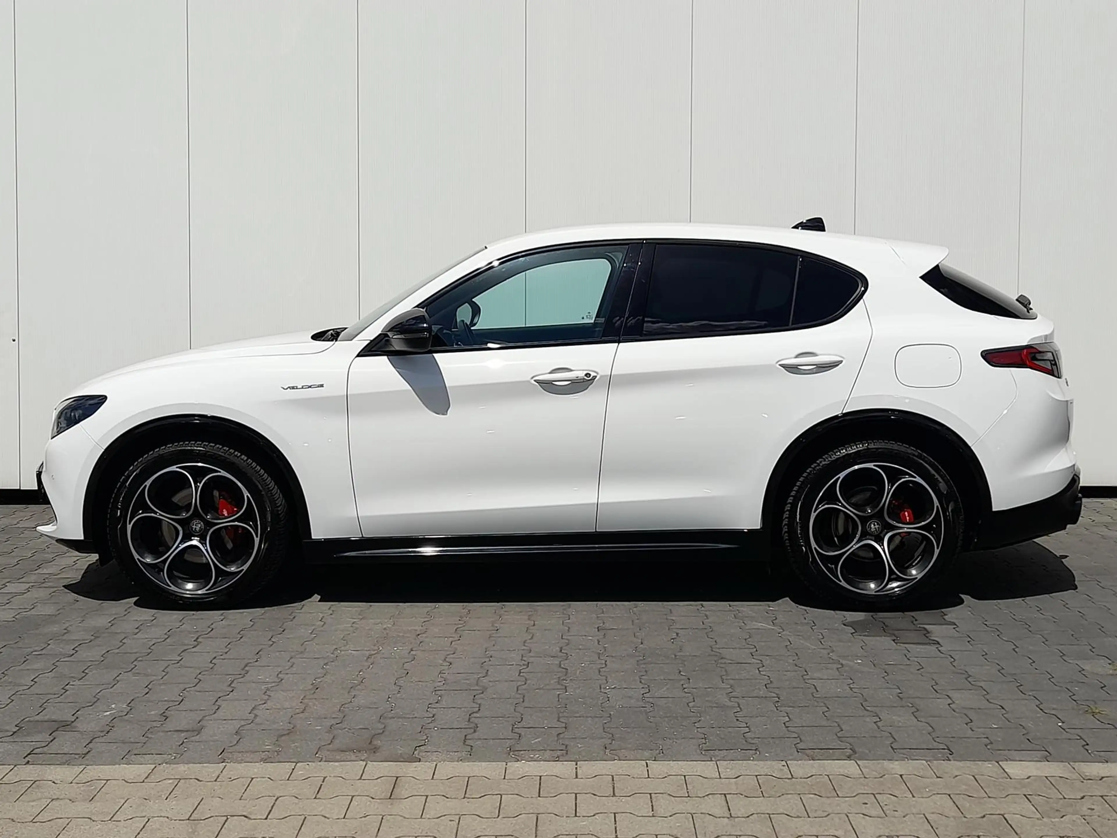 Alfa Romeo Stelvio 2.2 Veloce NAVI~AHK~RFK~ACC~ALU20"~APP — photo 9
