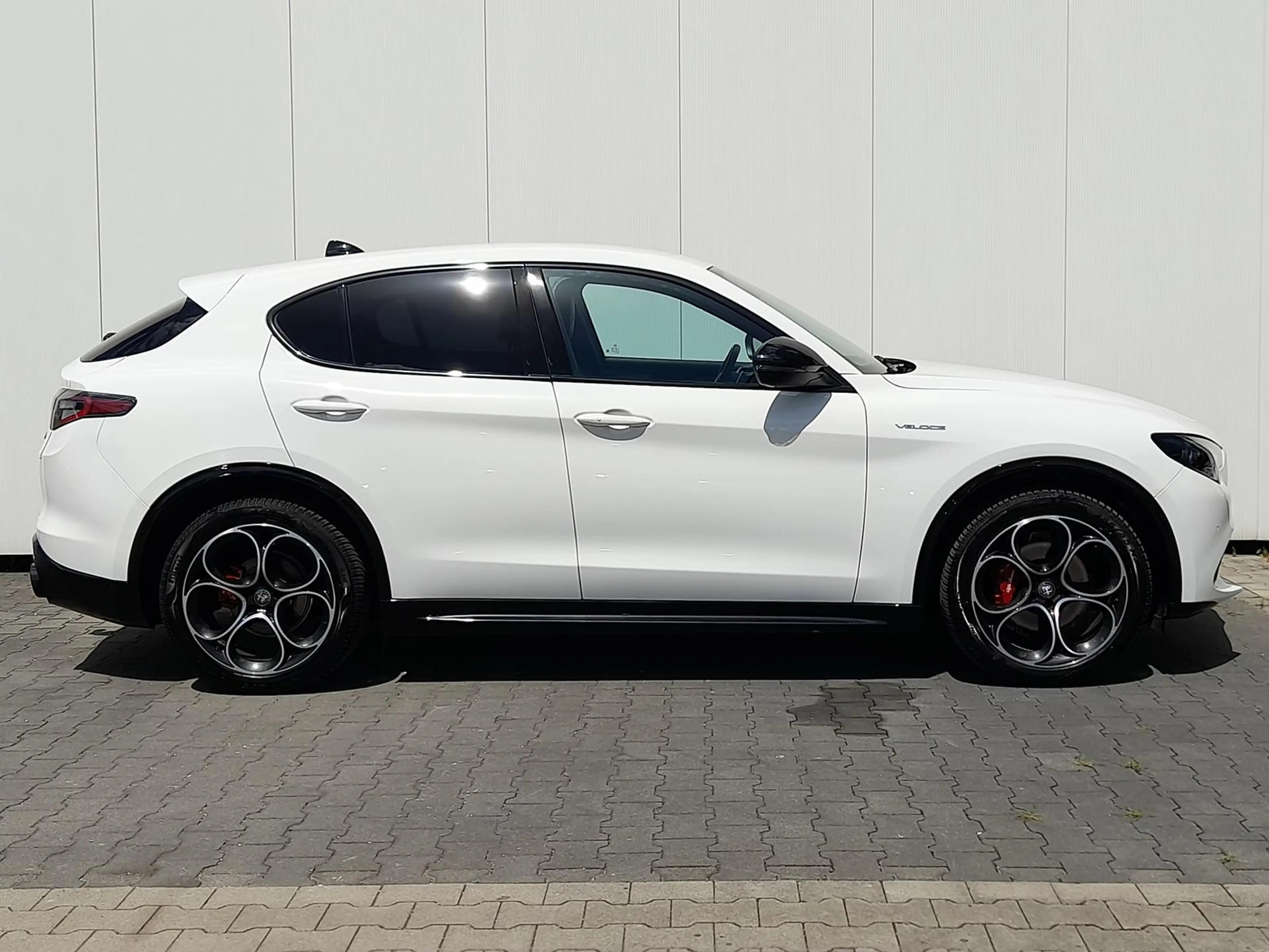 Alfa Romeo Stelvio 2.2 Veloce NAVI~AHK~RFK~ACC~ALU20"~APP — photo 8