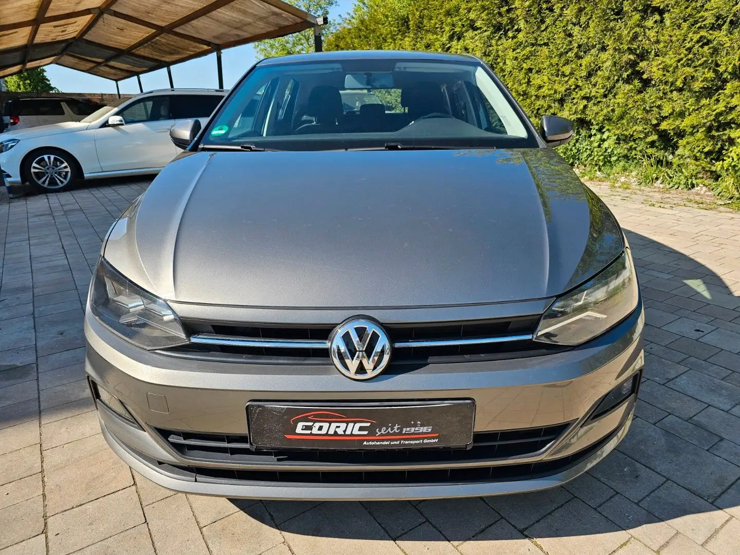 Volkswagen Polo VI Comfortline Grau - 1