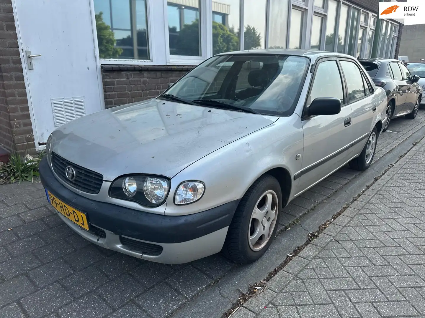 Toyota Corolla 1.4 VVT-i Terra AIRCO!!! Gris - 1