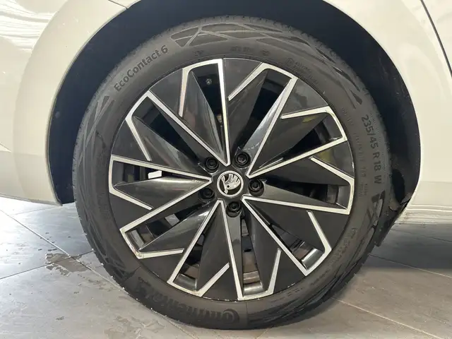 Skoda Superb view 3