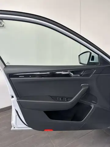 Skoda Superb view 10