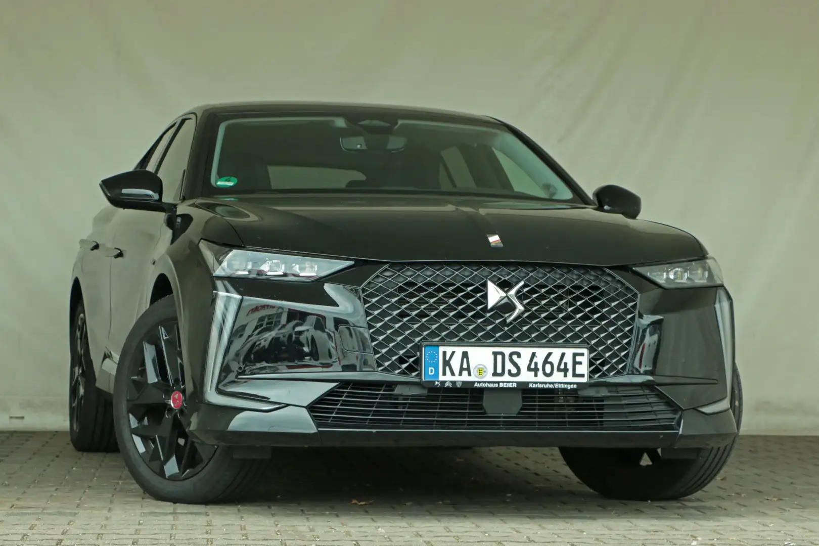 DS Automobiles DS 4 DS4 Schwarz - 2