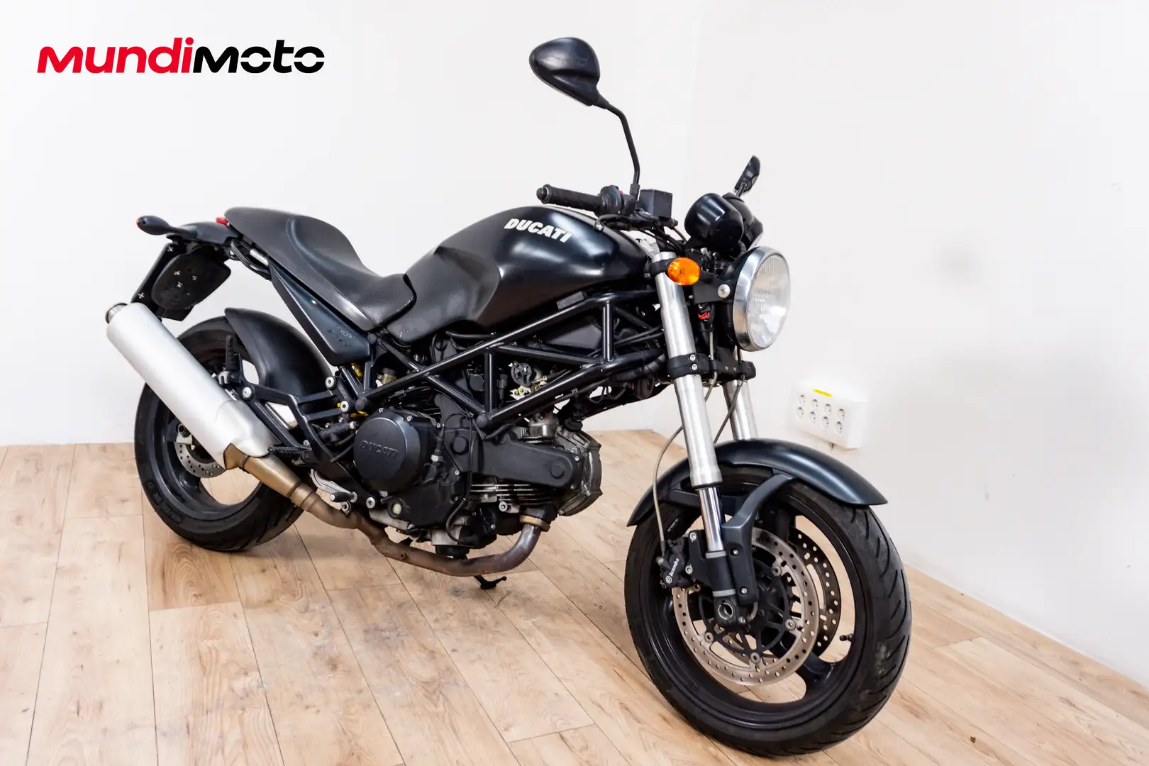 Ducati Monster 695 - 2