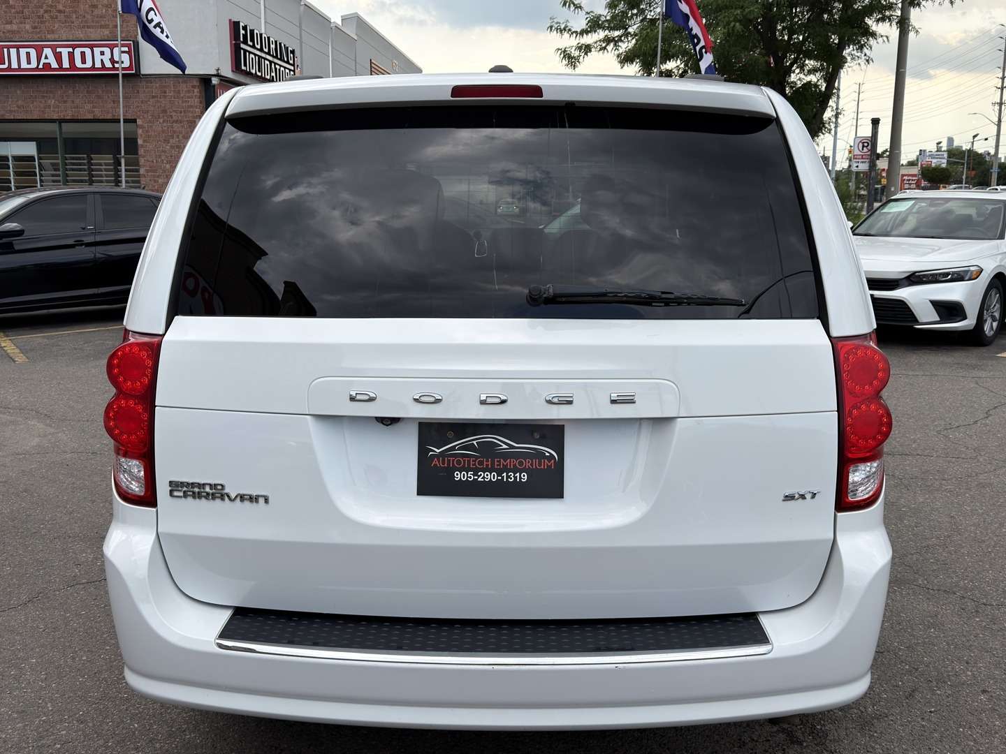 2020 Dodge Grand Caravan SXT | 7 Pass | Stow n Go | Tri Zone Climate | — photo 1