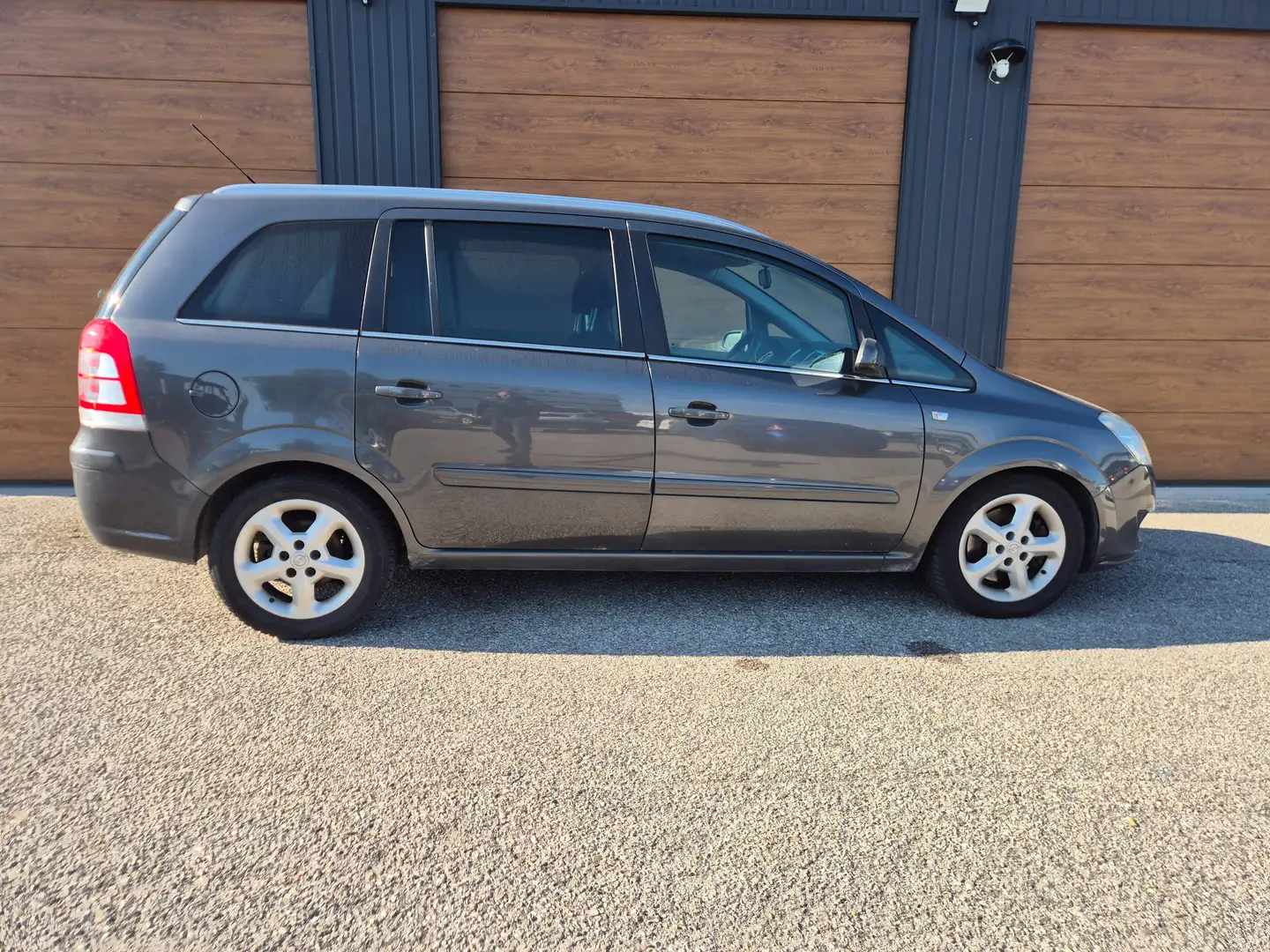 Opel Zafira Zafira 1,7 CDTI Ecoflex DPF Grau - 1