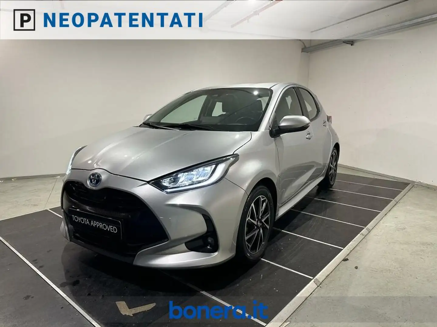 Toyota Yaris 1.5 hybrid Trend Argento - 1