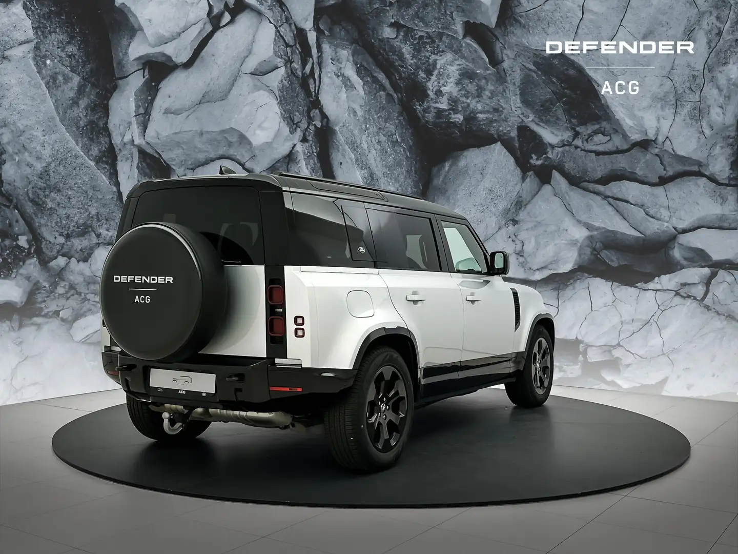 Land Rover Defender 110 3.0 Diesel D250 X-Dynamic Zilver - 2