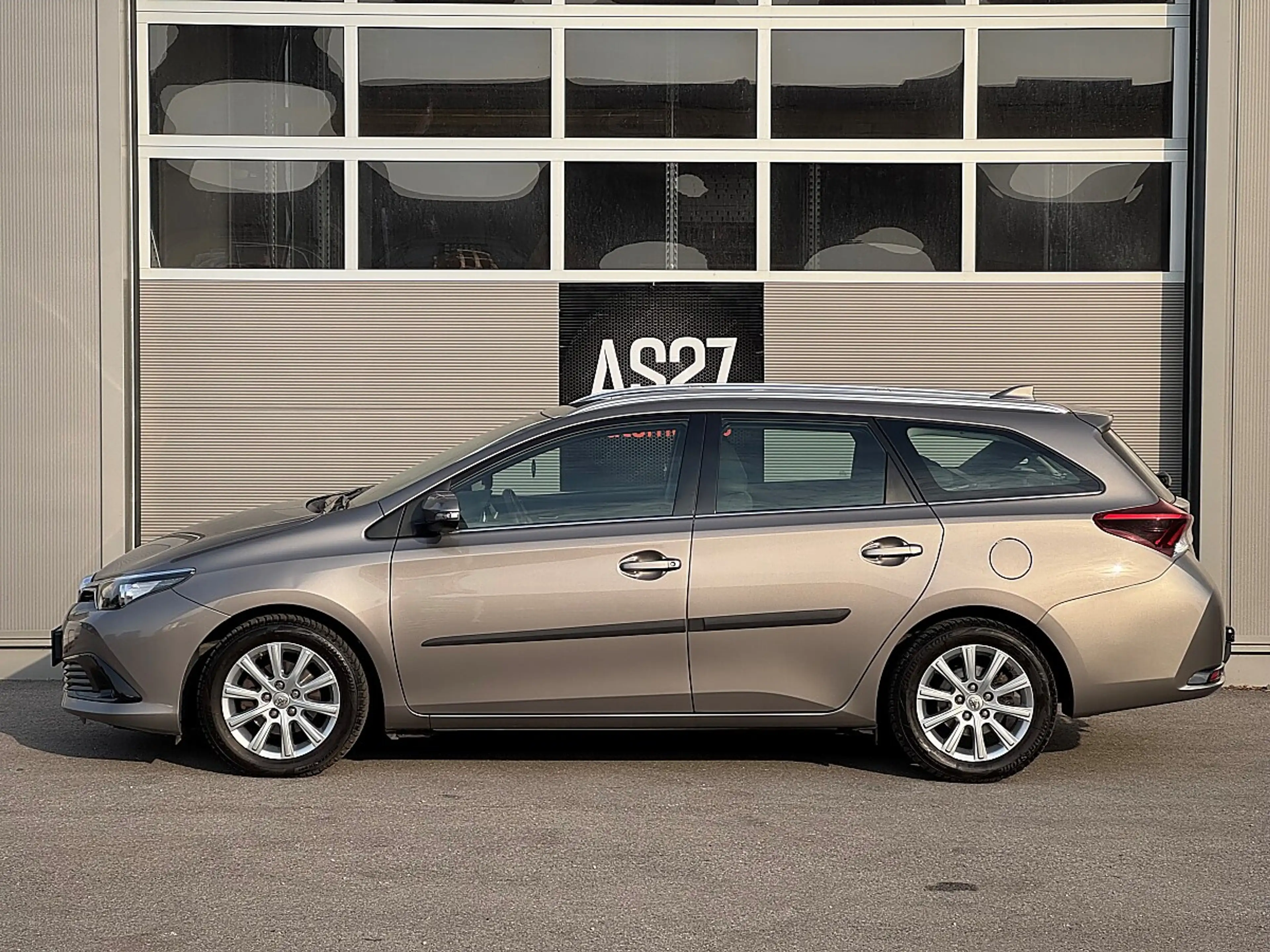 Toyota Auris TS 1,6 D-4D Active — photo 2