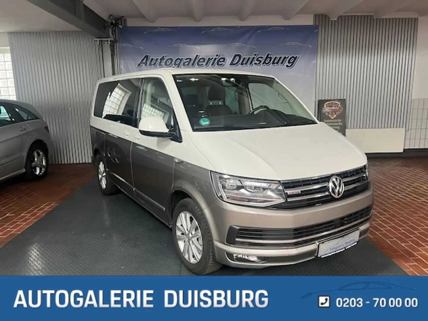 Volkswagen T6 Multivan Highline 4M StandHZG AHK Leder AD SD Kamera Navi M Blanc - 1