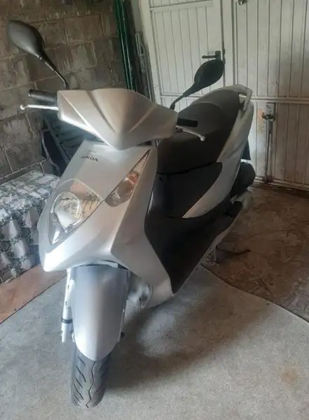 Honda Dylan 125 - foto 8