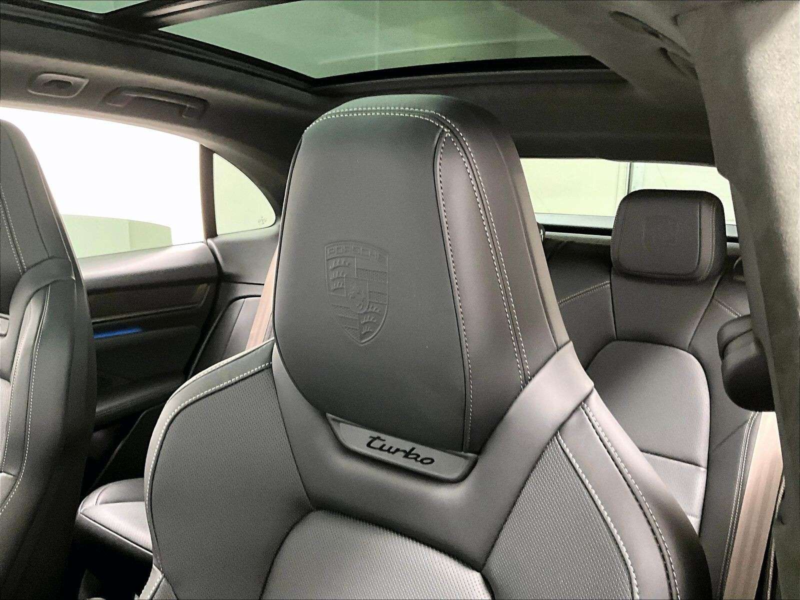 2025 Porsche Macan Electric Turbo thumb 13
