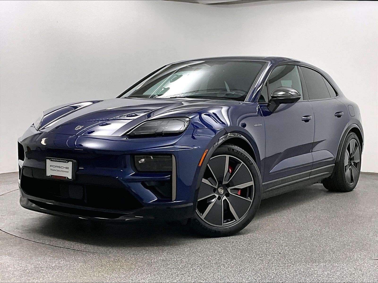2025 Porsche Macan Electric Turbo thumb 40