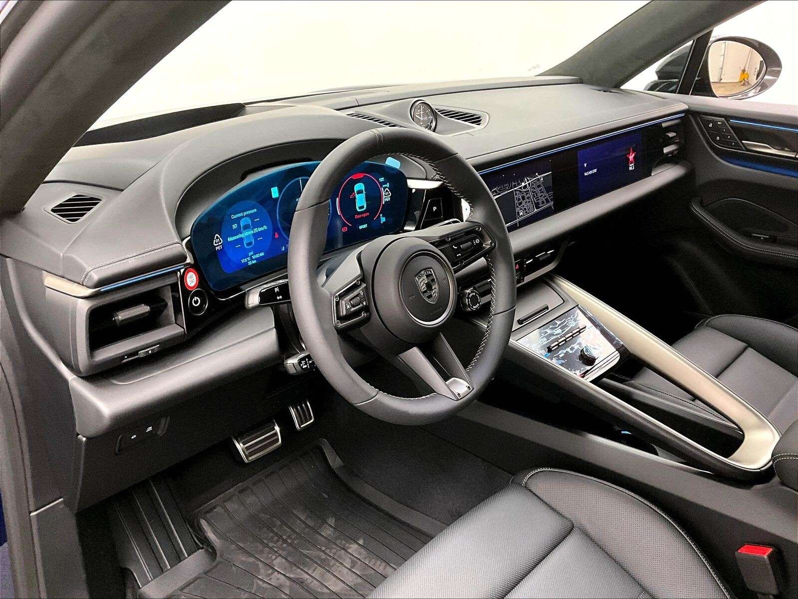 2025 Porsche Macan Electric Turbo thumb 9
