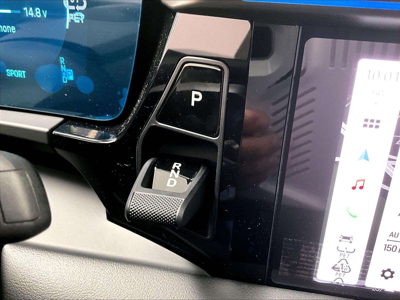 2025 Porsche Macan Electric Turbo thumb 22