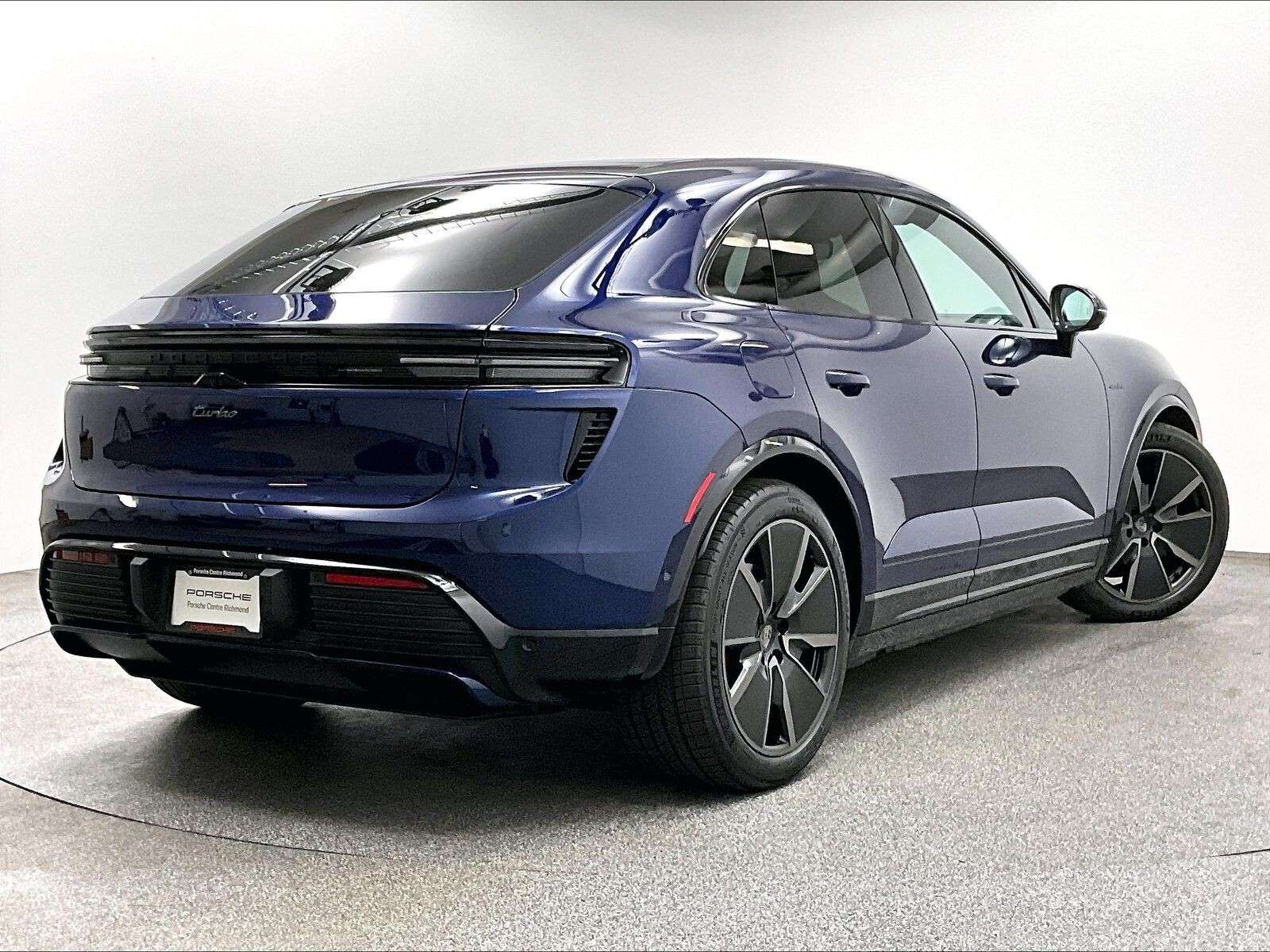 2025 Porsche Macan Electric Turbo alt 5