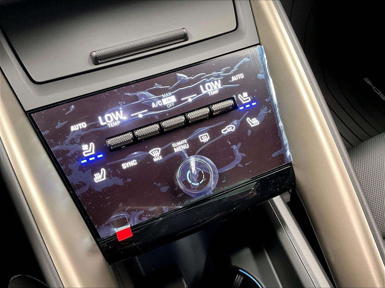 2025 Porsche Macan Electric Turbo thumb 24