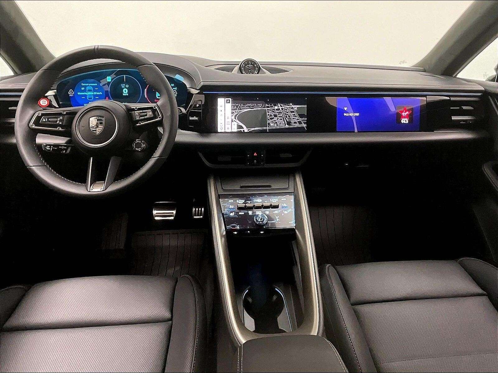 2025 Porsche Macan Electric Turbo thumb 11