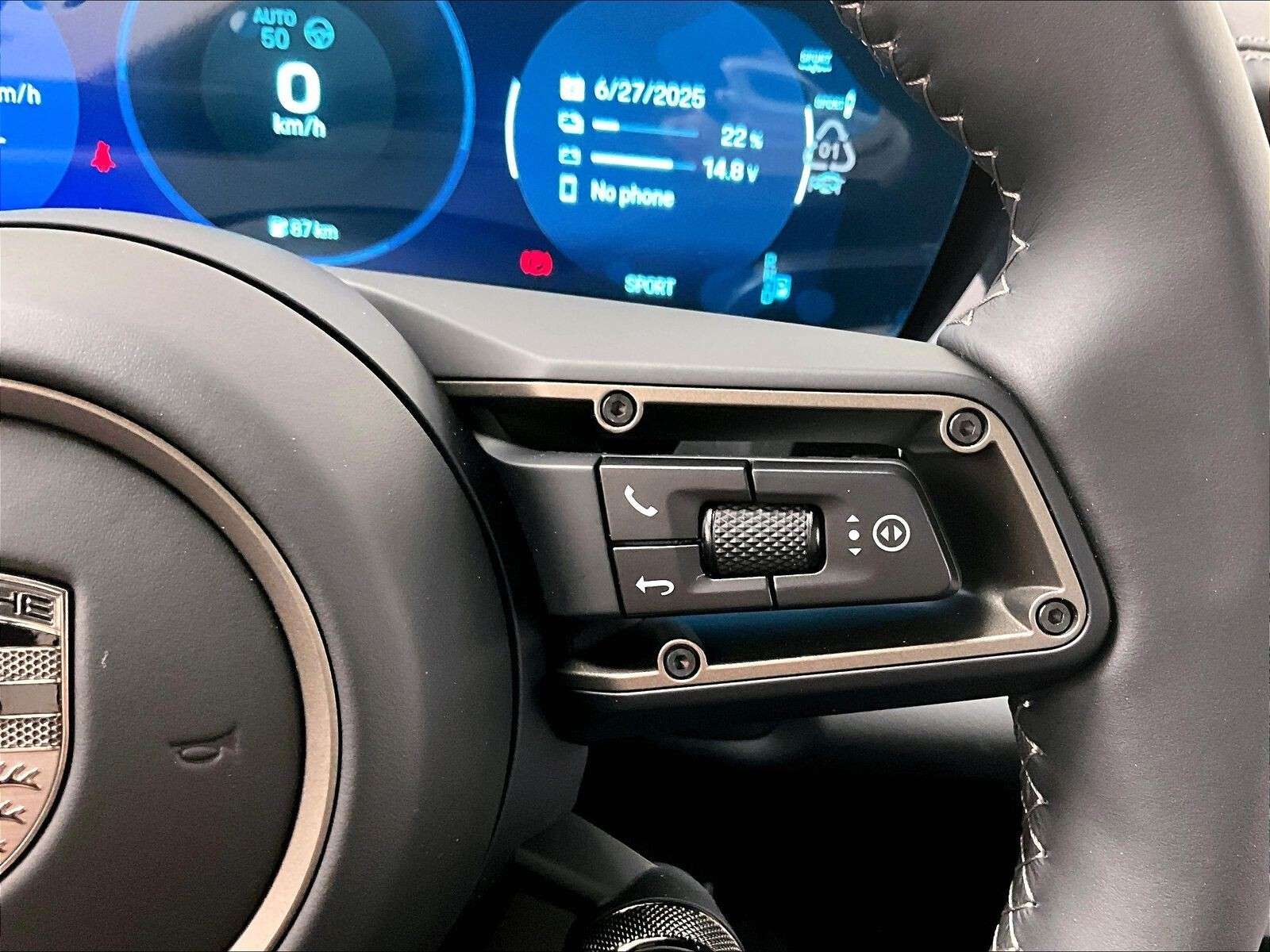 2025 Porsche Macan Electric Turbo thumb 21