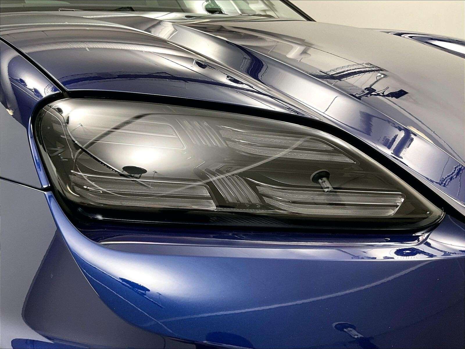 2025 Porsche Macan Electric Turbo thumb 33