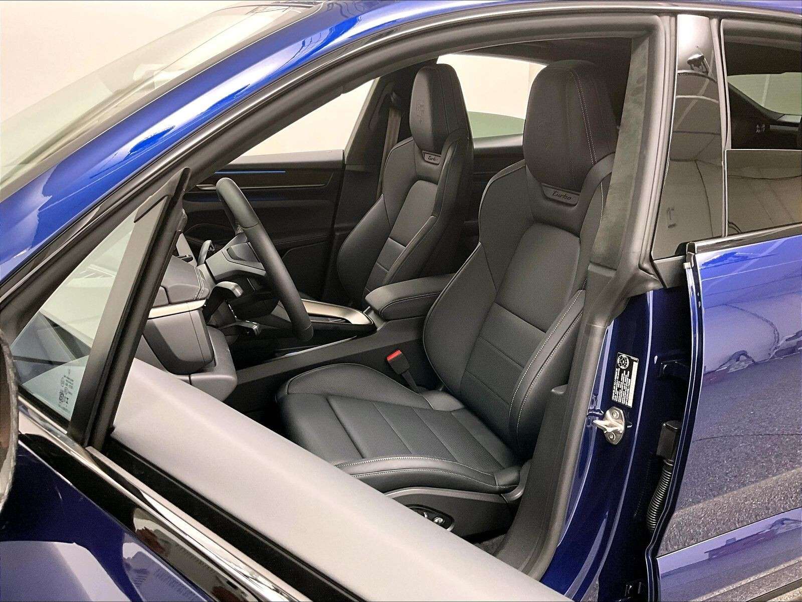2025 Porsche Macan Electric Turbo thumb 12