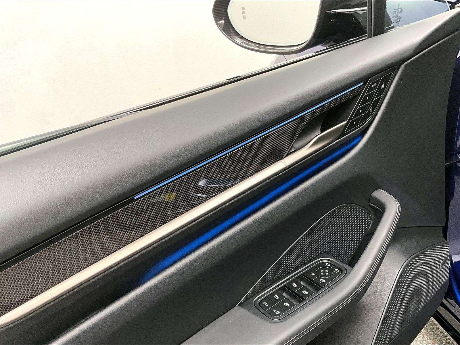 2025 Porsche Macan Electric Turbo thumb 18