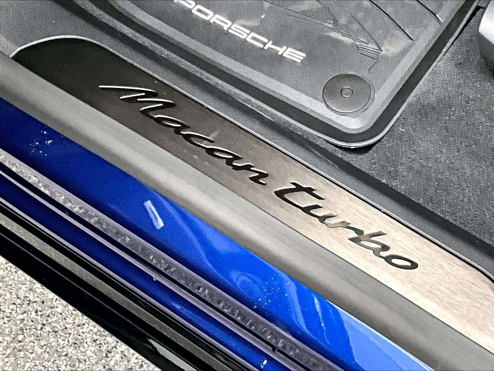 2025 Porsche Macan Electric Turbo thumb 28