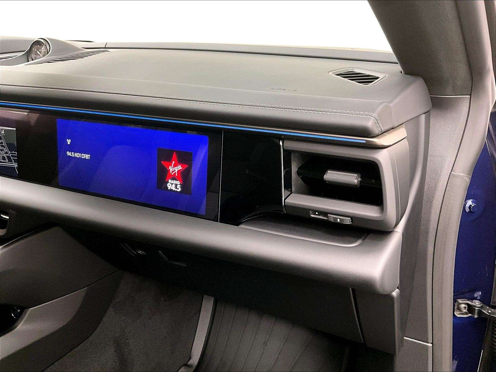 2025 Porsche Macan Electric Turbo thumb 26