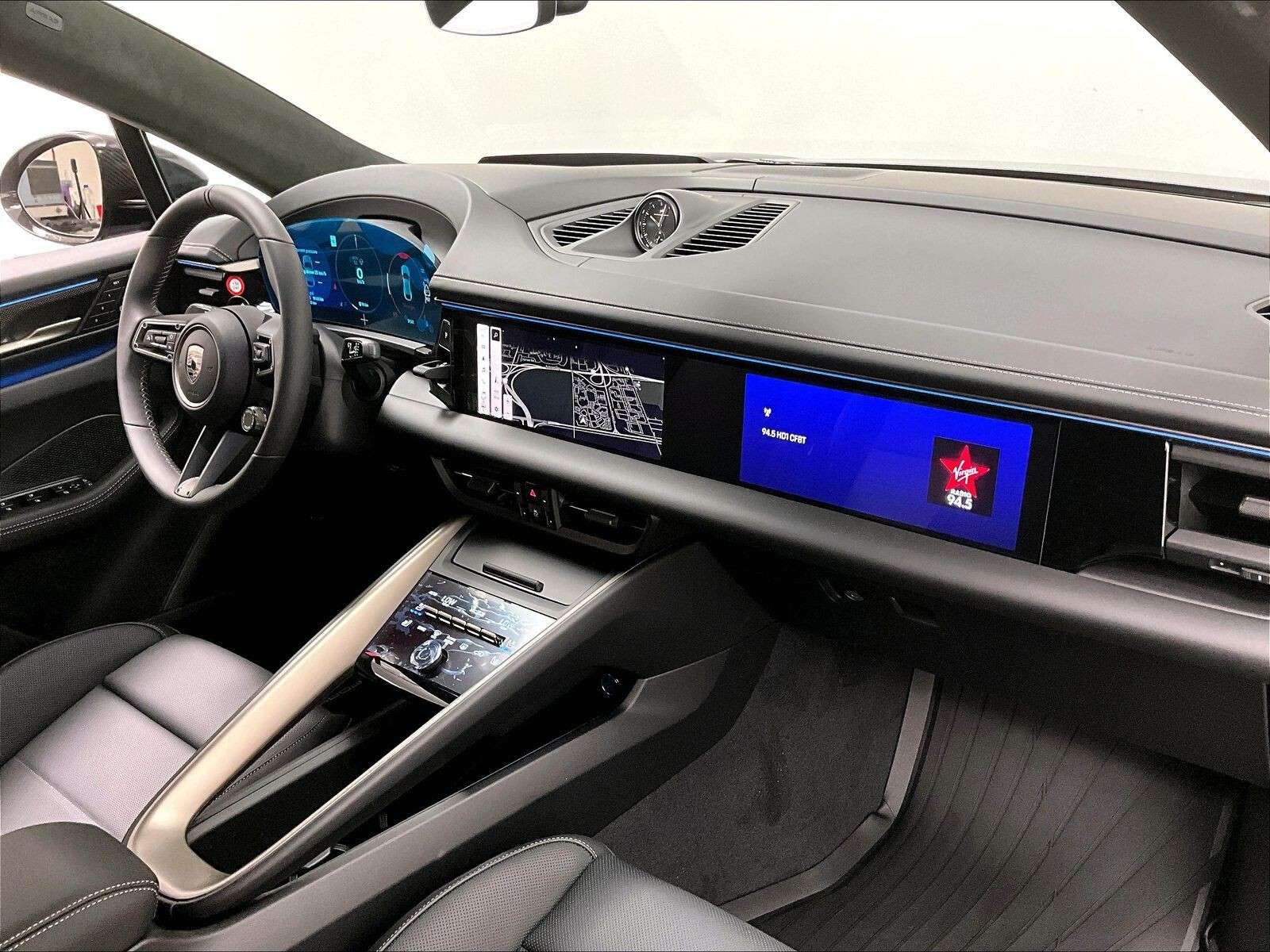 2025 Porsche Macan Electric Turbo thumb 27