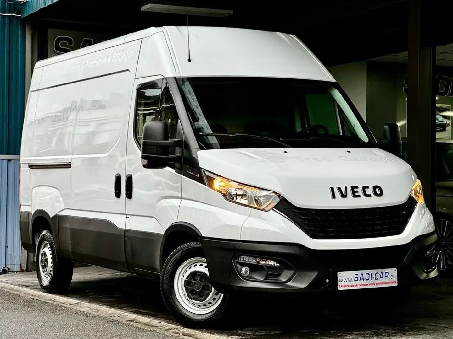 Iveco Daily 35S18 Hi-Matic - 3,0 D Turbo 180cv  L2H2 Weiß - 1