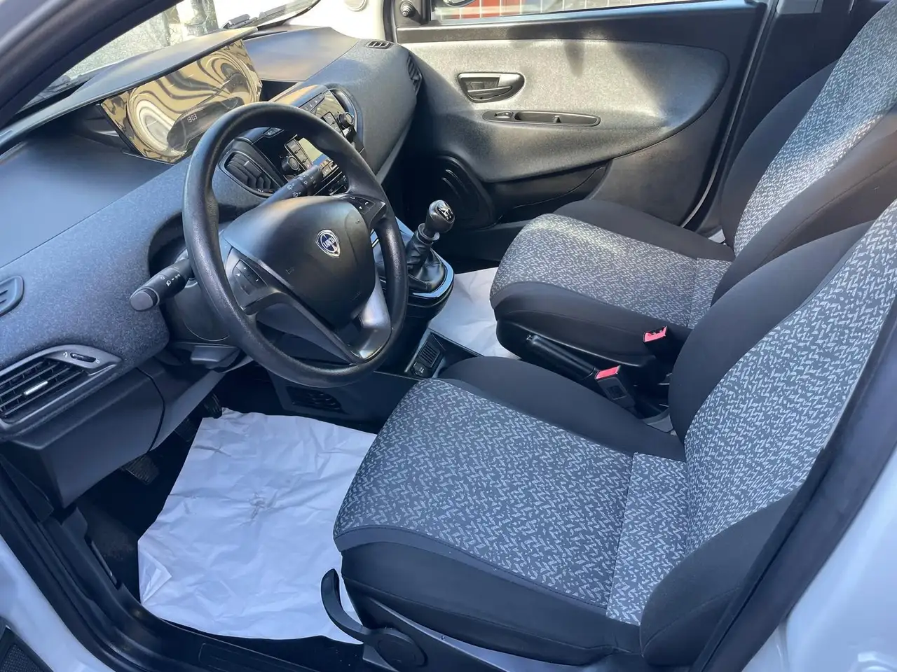 Lancia Ypsilon 2021 — фото 8