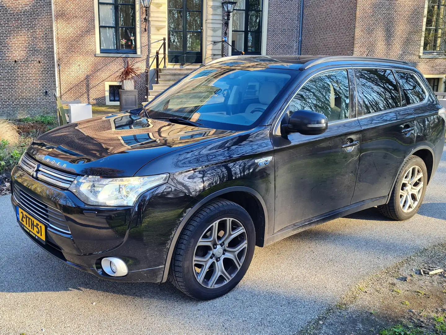 Mitsubishi Outlander LPG G3 Outlander PHEV Instyle+ Zwart - 1