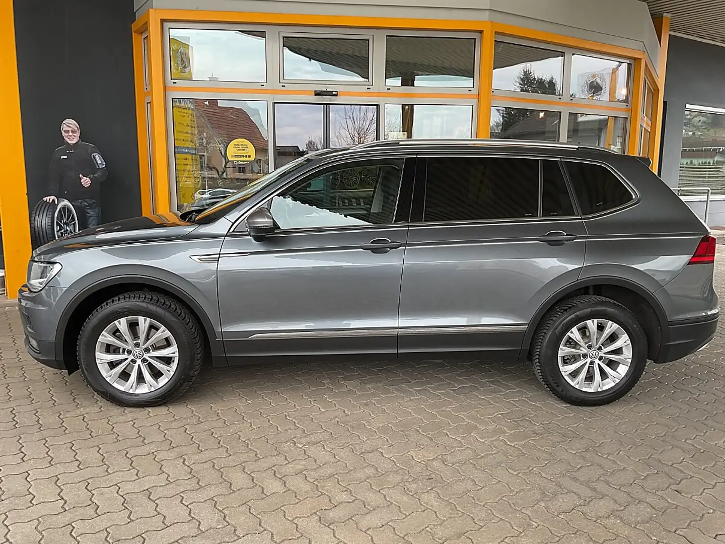 Volkswagen Tiguan Allspace 2.0 TDI Comfortline DSG**ALCANTARA*VIRTUAL*NAVI** Grau - 2