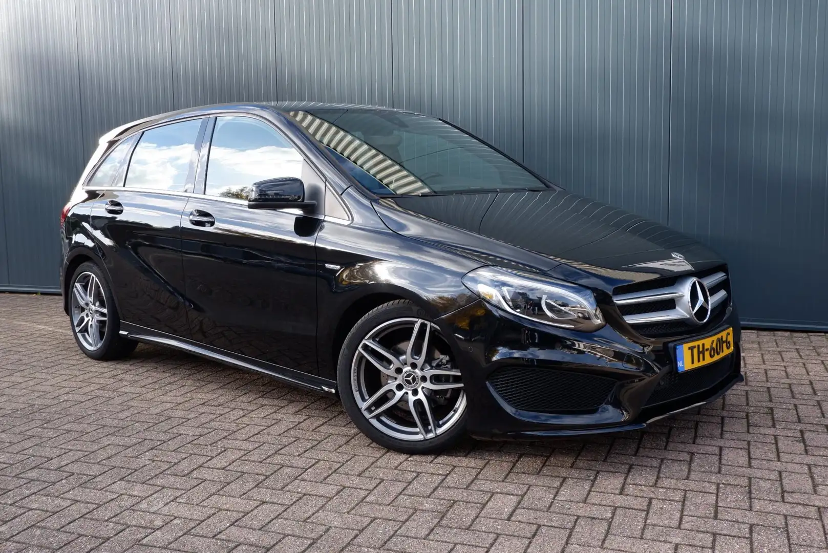 Mercedes-Benz B 180 Business Solution AMG Upgrade Edition Noir - 2
