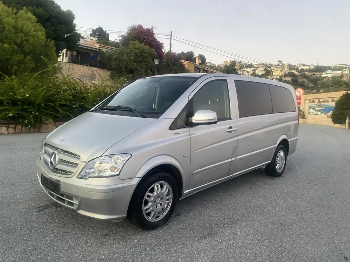 Mercedes-Benz Vito 113CDI L Larga Gris - 1