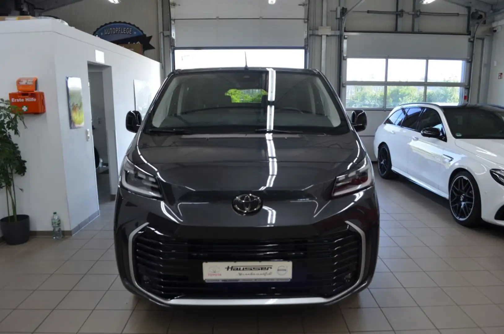 Toyota Proace Verso 2,0D L1 (6-Si.) Autm. Verso Lounge*INDIVIDUA Grau - 2